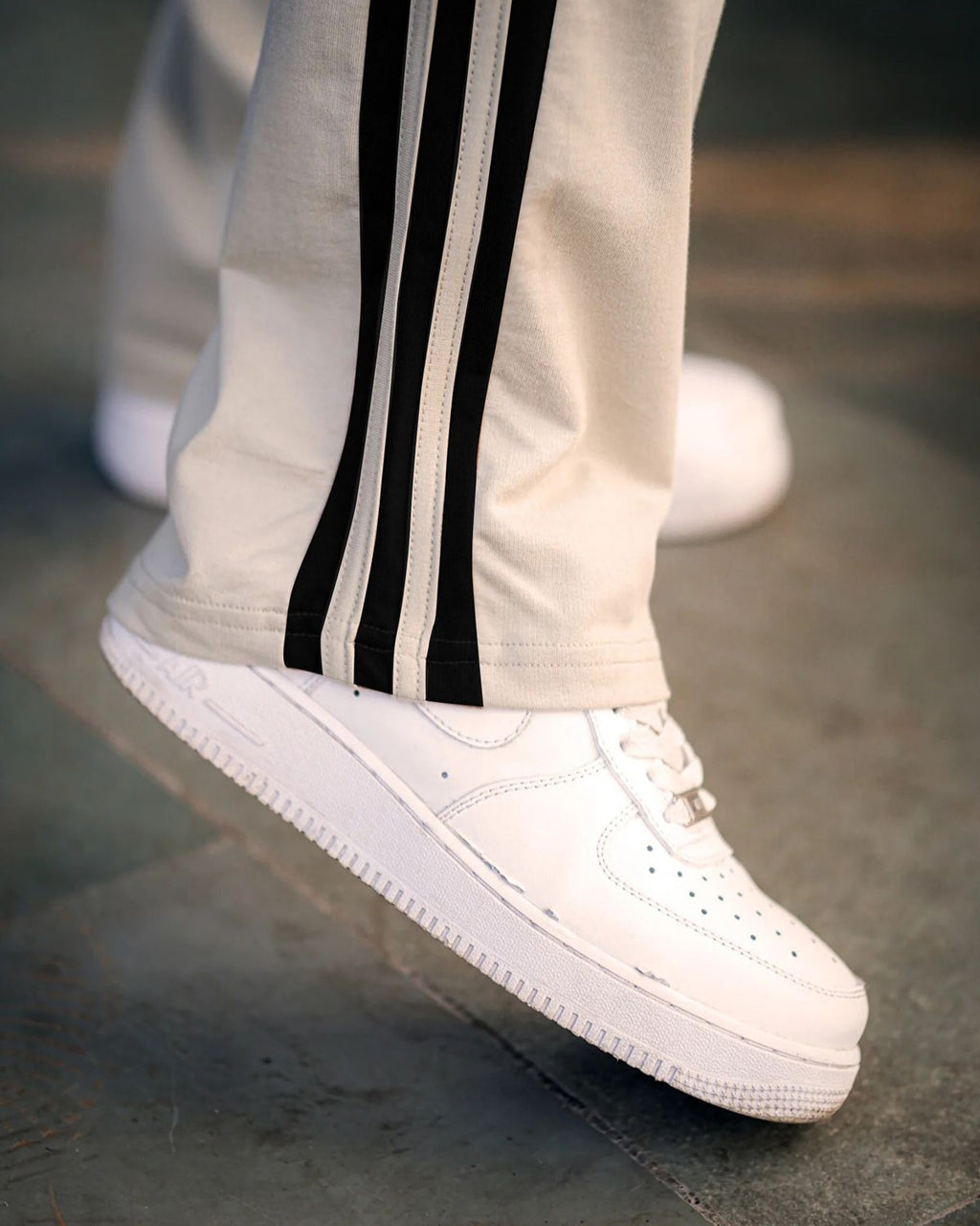 FINGERCROS Premium Men’s Three-Stripe Athletic Lounge Trousers